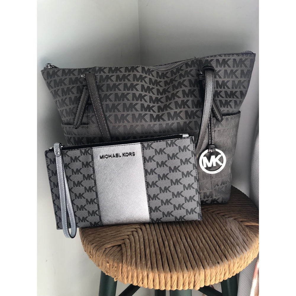 Michael Kor medium sized tote with matching wallet
